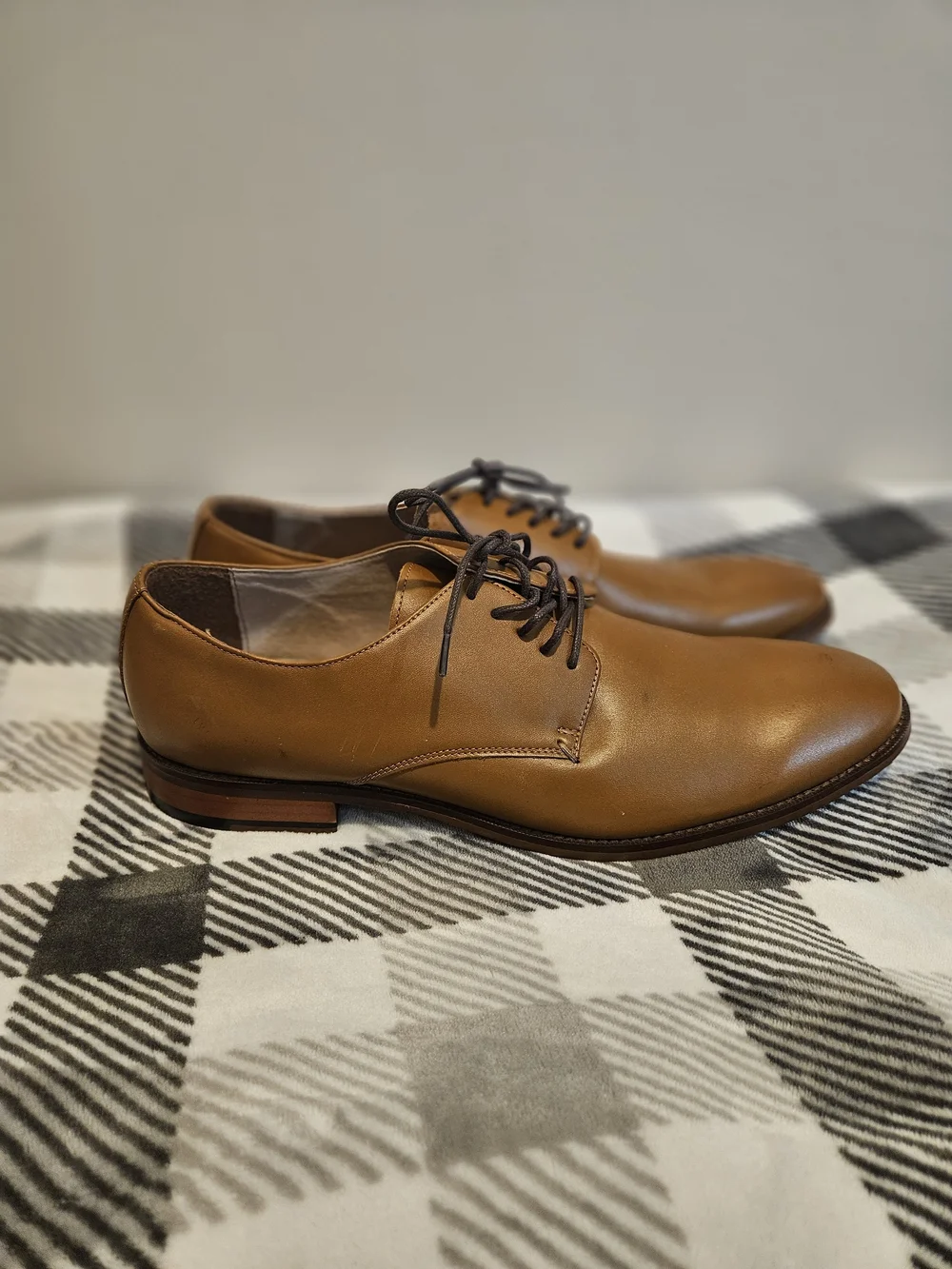 Banana Republic Tan Leather Derby Shoes